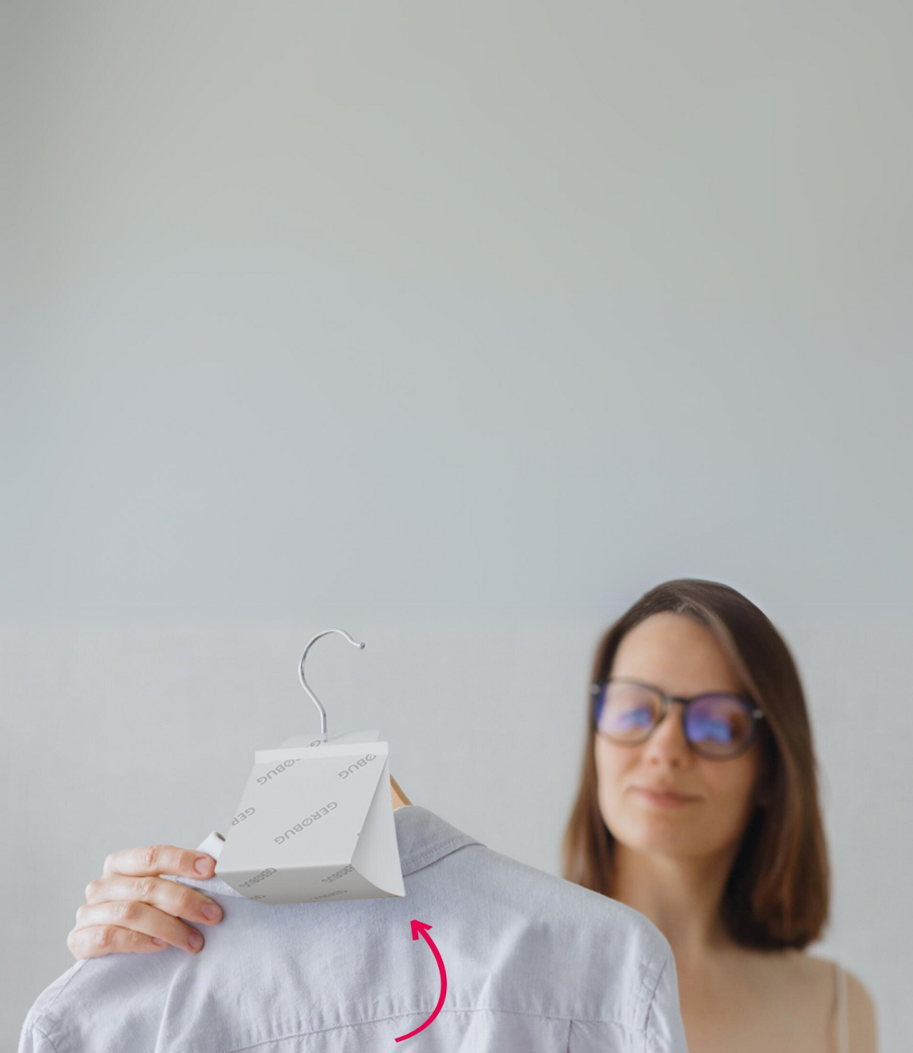 Kleidermotten Falle an Kleiderbügel